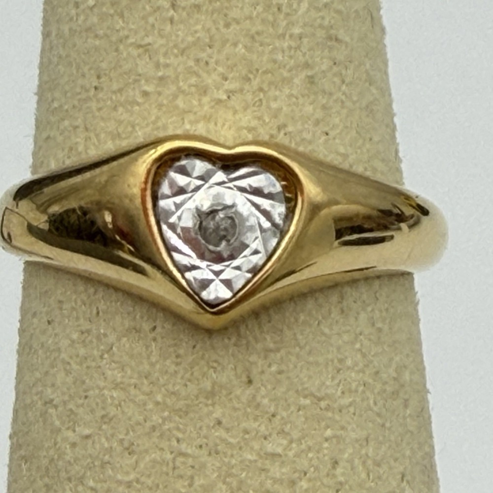 Vintage 18k GE Heart Ring Diamond Chip Center Sz 5.5